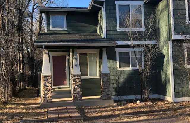 Charming 2br 1.5ba Two Level Condo in District 12 with Fenced Yard photos photos