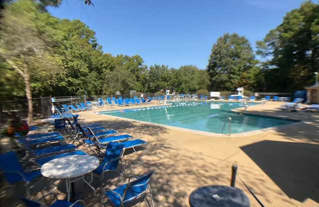 Updated 2 Bed with Garage in Popular Five Oaks!  Community Pool! Gallery 4