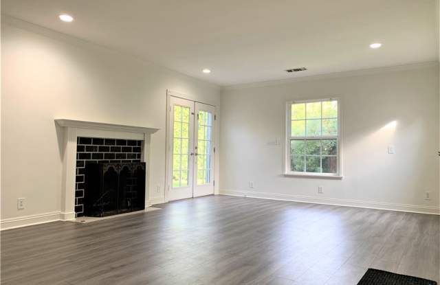 4225 Radford Avenue Gallery 4