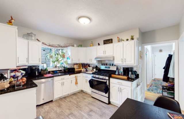 Beautifully updated 3 bed near the Green Line in Somerville! photos photos