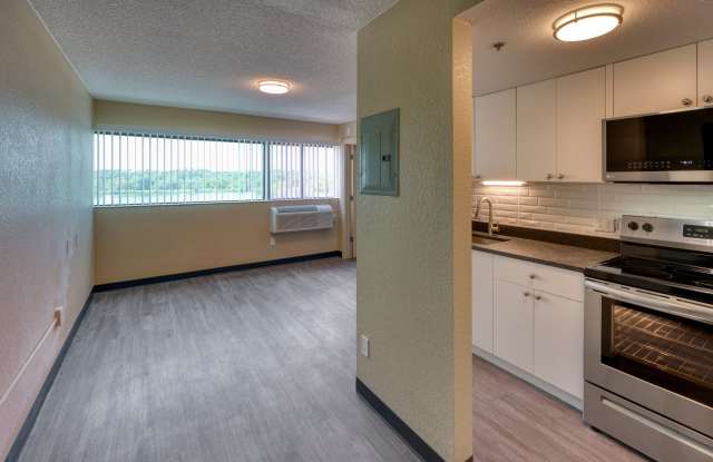 Tabor Lake Apartments Gallery 2