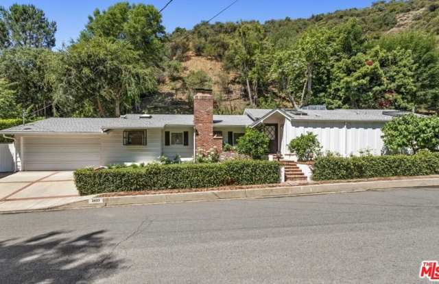 3933 Mandeville Canyon Rd Gallery 2