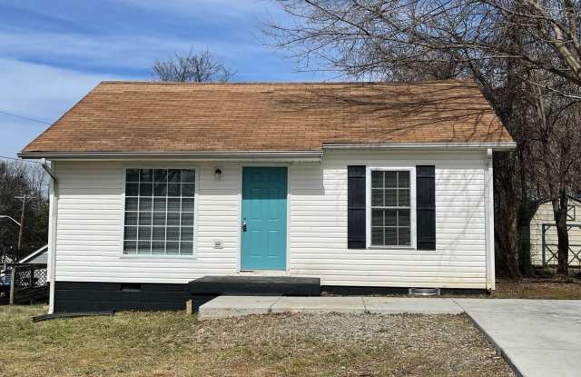 1 Bedroom With a Bonus Room For Rent Near Downtown Clarksville! - 1107 Woodard Street, Clarksville, TN 37040