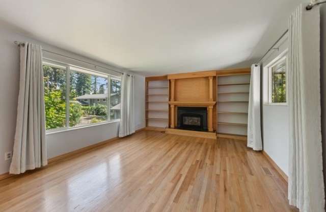 12034 5th Avenue Northeast Gallery 3