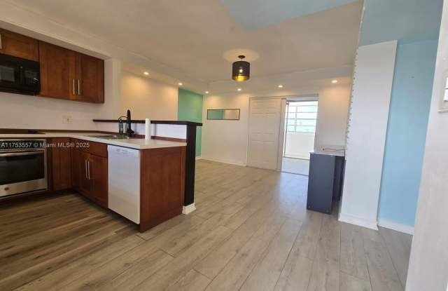 16400 NE 17th Ave - 16400 Northeast 17th Avenue, North Miami Beach, FL 33162