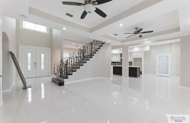 5393 SLEEPY HOLLOW DR. Gallery 2
