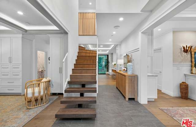 1733 Robson Ave Gallery 4