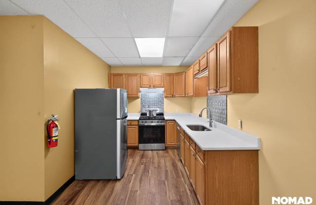 Large updated flat on Pawling Ave photos photos