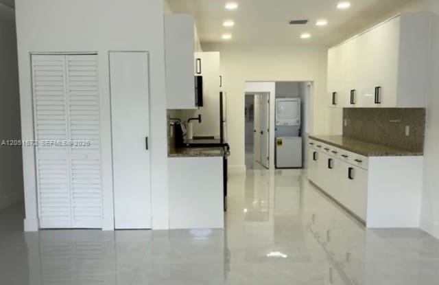 2480 Northwest 87th Terrace Gallery 4