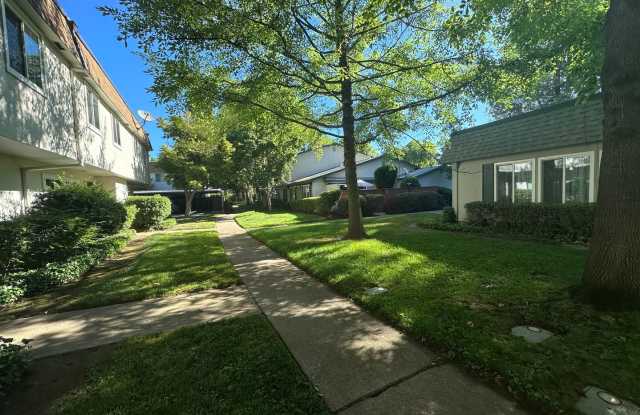 Open House Friday October 8th 4-4:30 PM! Three Bedroom Townhome Near River Access Gallery 3