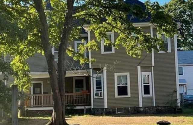32 Pine Street - 32 Pine Street, Woburn, MA 01801
