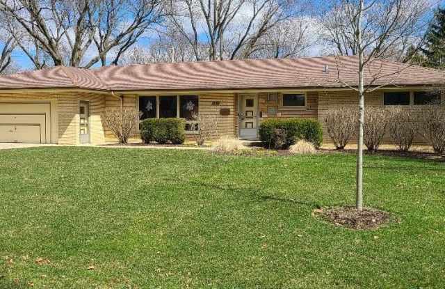 607 Willow Lane photos photos