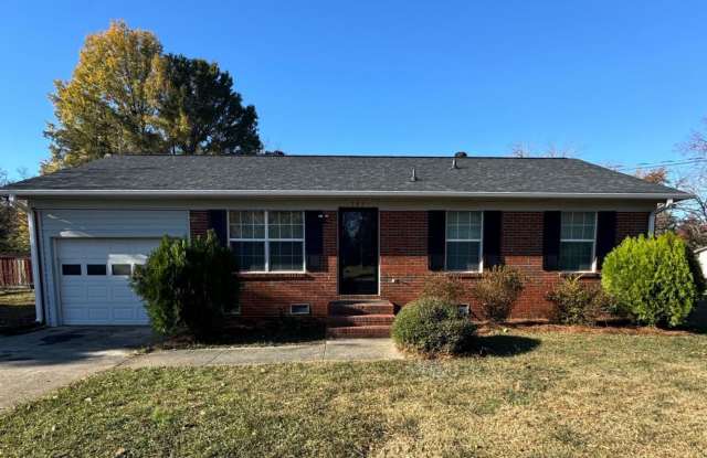 3-Bedroom, 1.5-bathroom Brick Home with Garage ***RENT SPECIAL: FIRST MONTH FREE RENT!!!*** - 784 Grier Street, Rock Hill, SC 29730