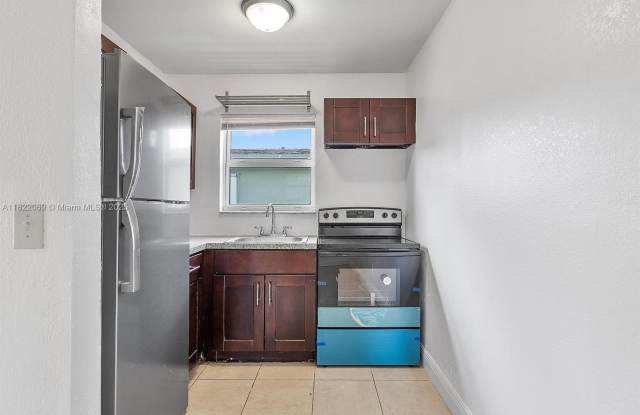 821 NW 5th Ave photos photos