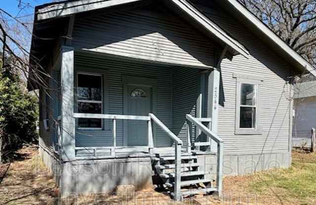 2544 Dupont St. photos photos