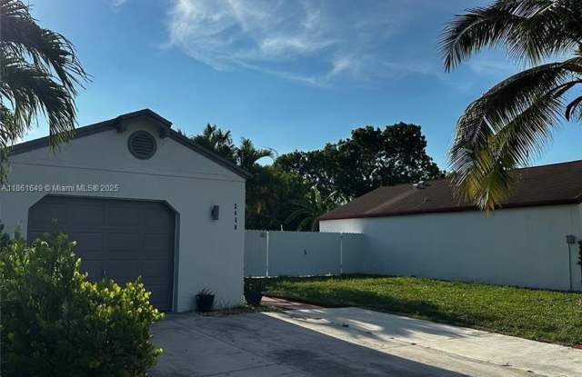 2450 SW 85th Ave photos photos