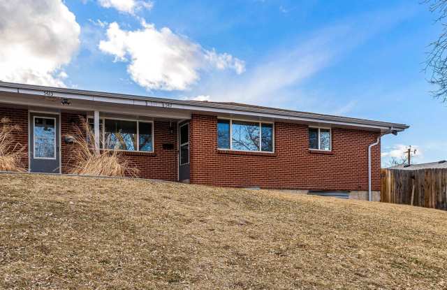 Littleton Townhome, Large Recently Renovated End Unit! photos photos
