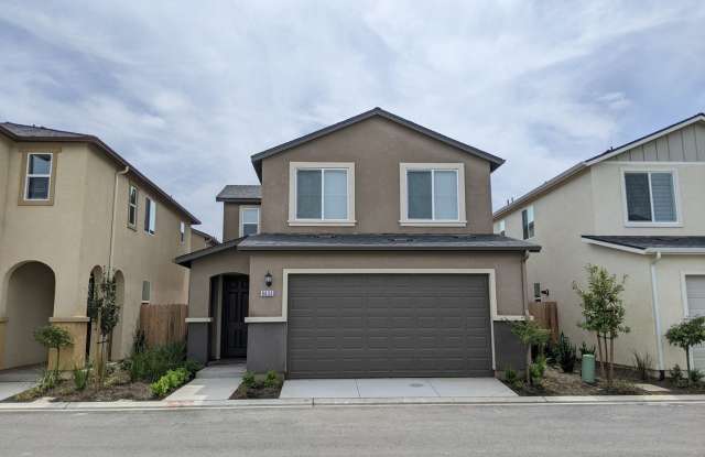 Newer construction, Wilson home in the Ave. Community offering nice features. Clovis Schools. Gallery 1