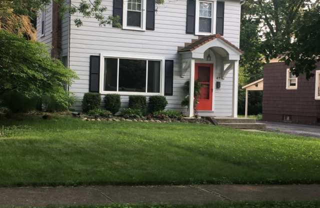 Clintonville Single Family House with 2-car Detached Garage photos photos Clintonville Single Family House with 2-car Detached Garage photos photos