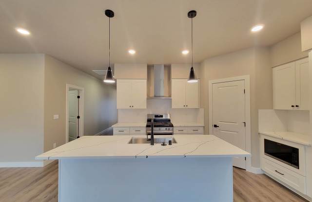 6660 West 27th Avenue - 6660 West 27th Avenue, Kennewick, WA 99338