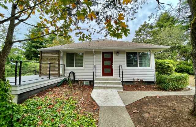 Stunning University Place Property - Your Dream Home Awaits! - 7605 Sunset Circle West, University Place, WA 98466
