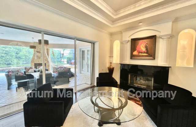 5212 Shoreline Circle photos photos