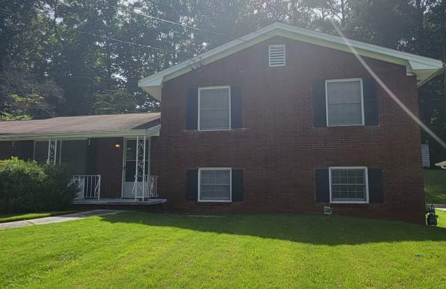 Don't miss out on this opportunity to rent a move-in-ready home that caters to modern living. Gallery 3