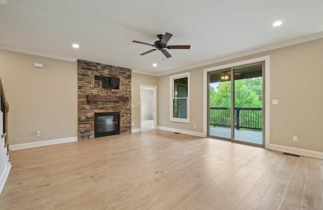 1833 Rockford Ln Gallery 2