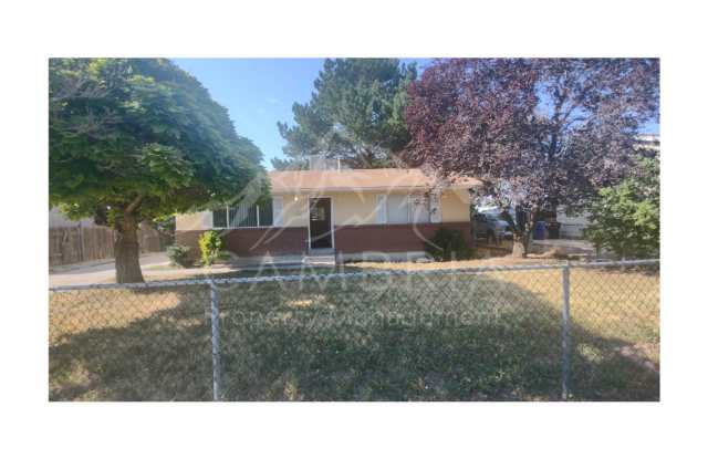 Roomy 4 Bedroom Rambler with additional bonus room photos photos