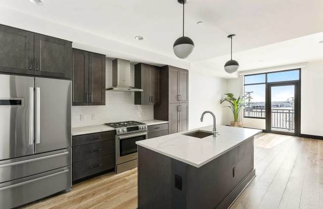 5 Gadsdenboro St Apt 406 Gallery 1