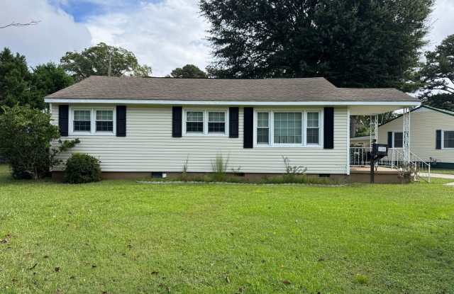 Charming 2BR/2BA Home Near Historic Downtown New Bern Gallery 3