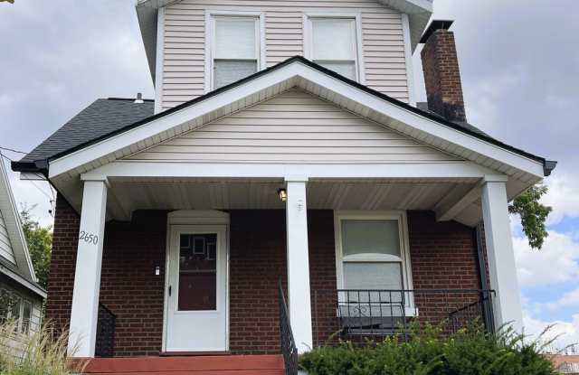 $1870 NEW LISTING - Maplewood Single Family Home photos photos