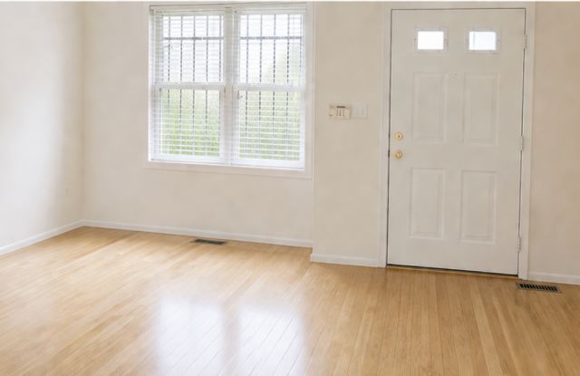 1333 Belmont St., NW Gallery 2
