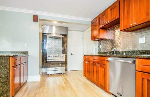 1299 Dolores St. Gallery 4