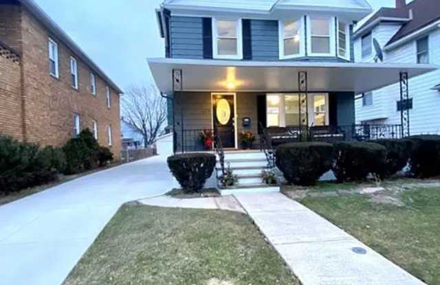 Gorgeous 4 bd, 2.5 bth Lakewood Stunner! photos photos