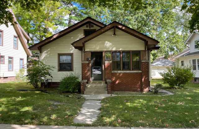 2 Bedroom 1 Bath on Campus- 3 people can occupy! - 510 Hayes Street, West Lafayette, IN 47906