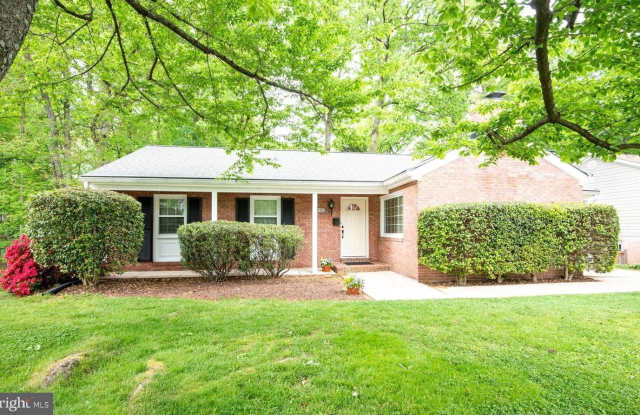 6152 ROXBURY AVENUE - 6152 Roxbury Avenue, West Springfield, VA 22152