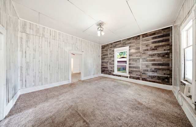 214 E Woodland Street Gallery 4
