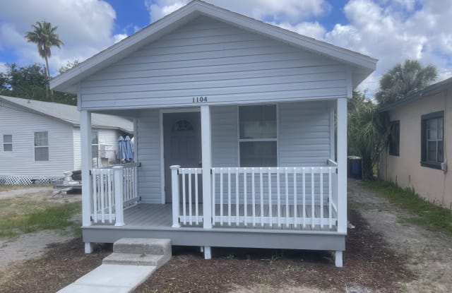 1104 Carlton St photos photos