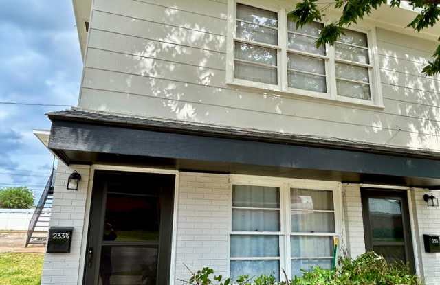 64.29 -235 1/2 N. Duck Gallery 1