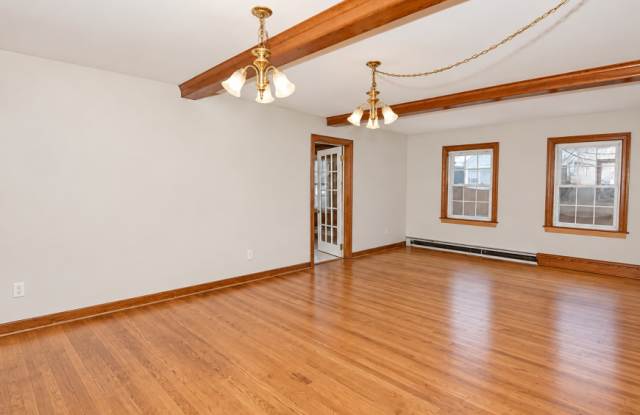 231 Bolton St. Gallery 4