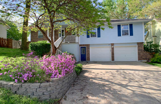 Crisp and Clean Raised Ranch in Blue Springs photos photos