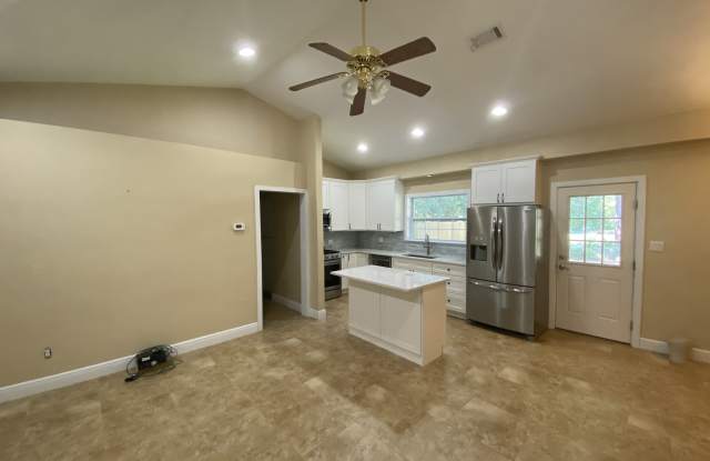 219 Calfornia Drive Gallery 4