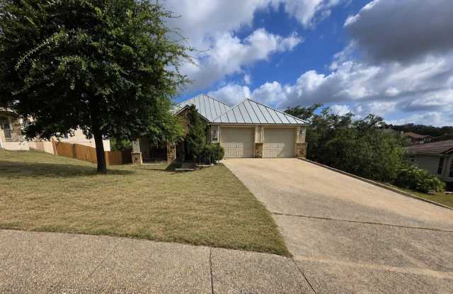 Stone Oak stunner on greenbelt w/privacy & space for everyone! Gallery 1