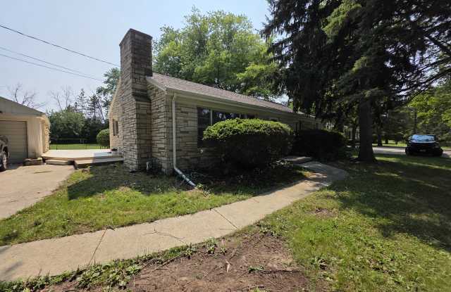 1725 W Mequon Rd Gallery 3