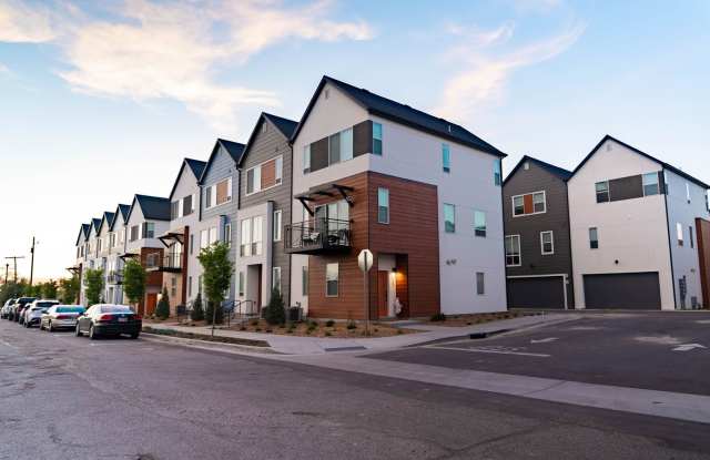 Your First 4 Weeks Are Rent Free! | 3 Bed • 2.5 Bath Townhome in South Ogden! Gallery 1
