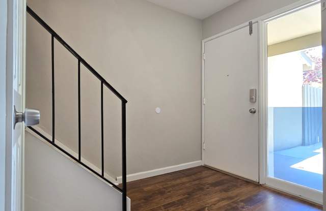Remodeled Townhome in Beautiful Complex, A/C, Pool, Tennis Courts, Patio, Great Location! Gallery 3