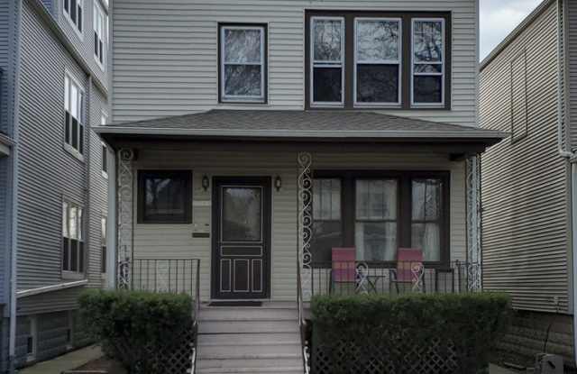 4116 N Maplewood Avenue Gallery 1