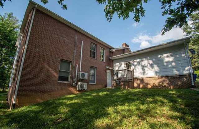 Blacksburg, Very spacious 2 BR / 2 BA, Available for Fall Term photos photos