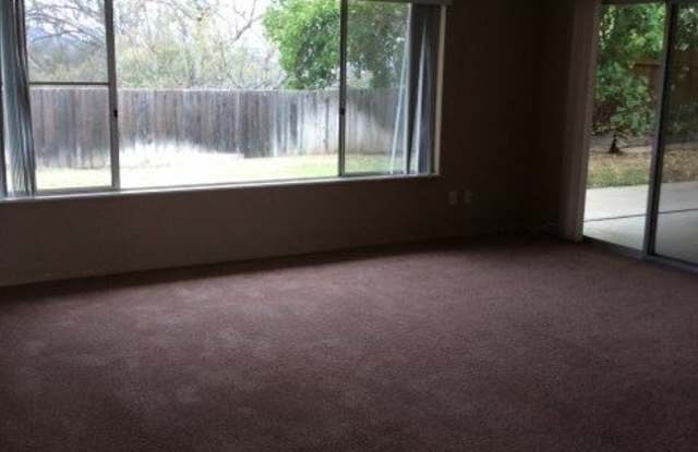 1396 Hacienda Dr Gallery 4